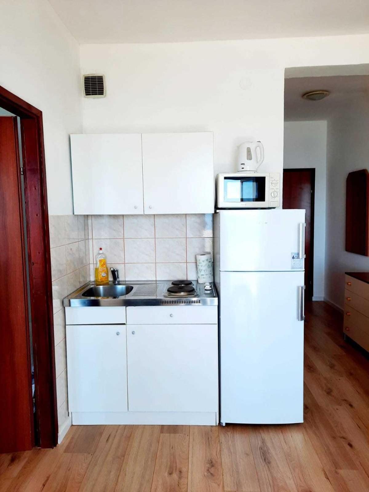 Apartments Elenora Brist Zewnętrze zdjęcie