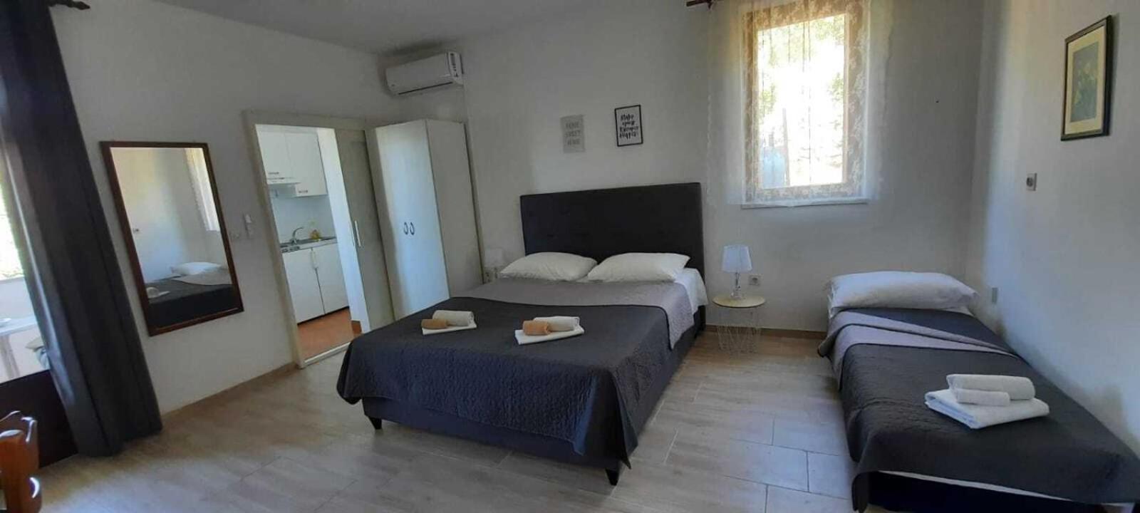 Apartments Elenora Brist Zewnętrze zdjęcie