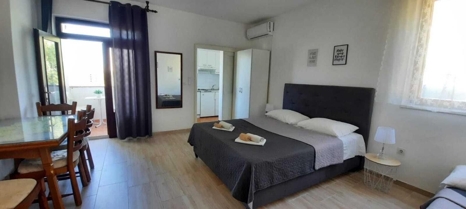Apartments Elenora Brist Zewnętrze zdjęcie