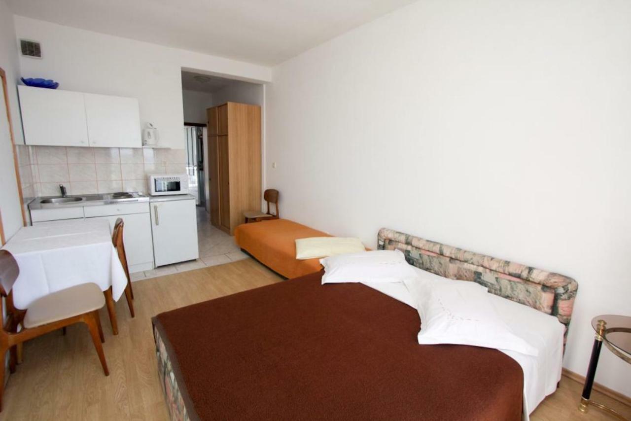 Apartments Elenora Brist Zewnętrze zdjęcie