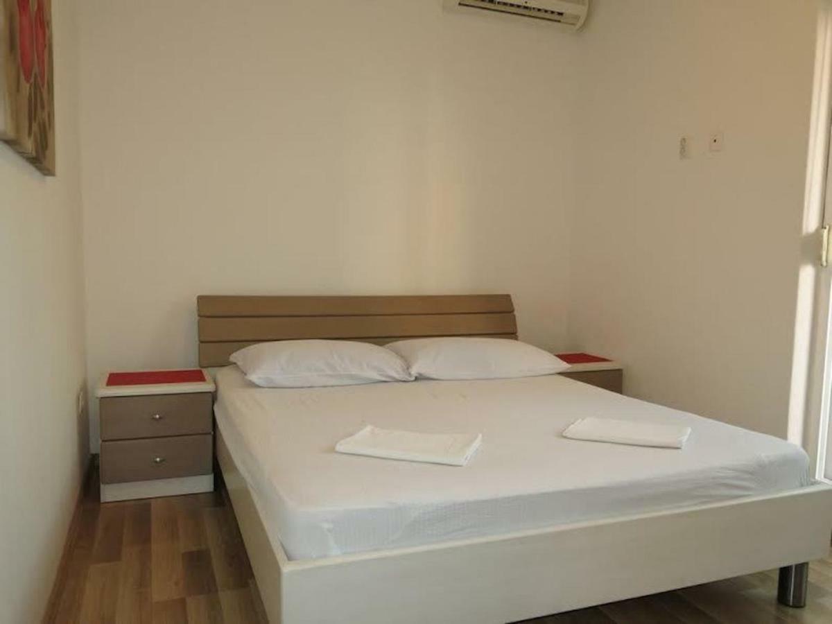 Apartments Elenora Brist Zewnętrze zdjęcie
