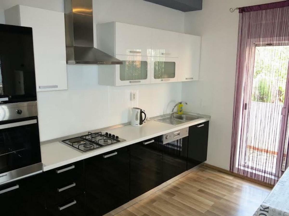 Apartments Elenora Brist Zewnętrze zdjęcie